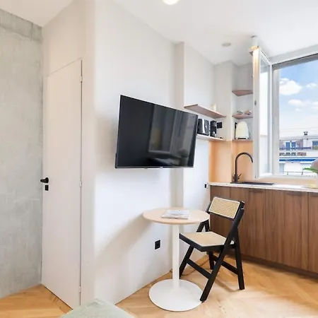 Chic 16 Auteuil Apartment