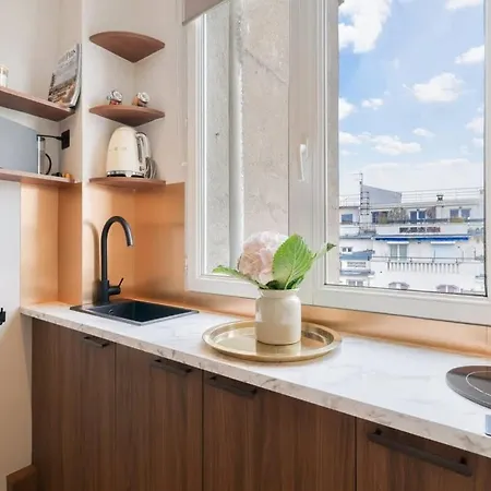 Chic 16 Auteuil Apartment Paris